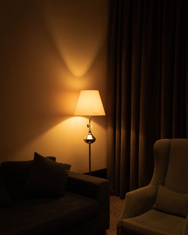Simple Tips for Creating a Cozy and Inviting Living Room Atmosphere
